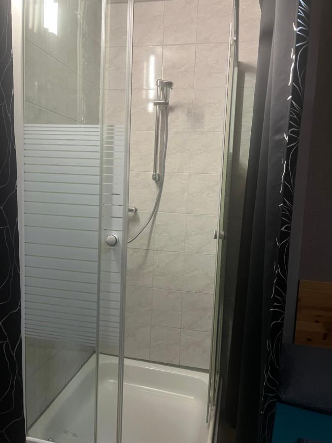 Hipokratios 3 Zimmer Mit Gemeinschaft Wc Fürth Dış mekan fotoğraf
