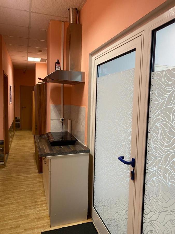 Hipokratios 3 Zimmer Mit Gemeinschaft Wc Fürth Dış mekan fotoğraf
