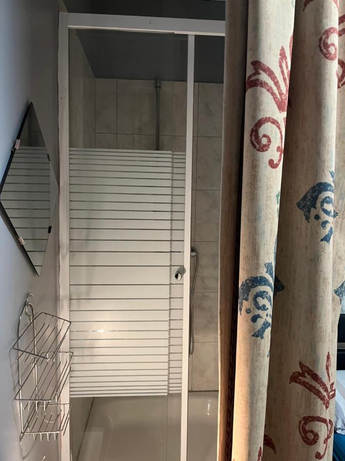 Hipokratios 3 Zimmer Mit Gemeinschaft Wc Fürth Dış mekan fotoğraf